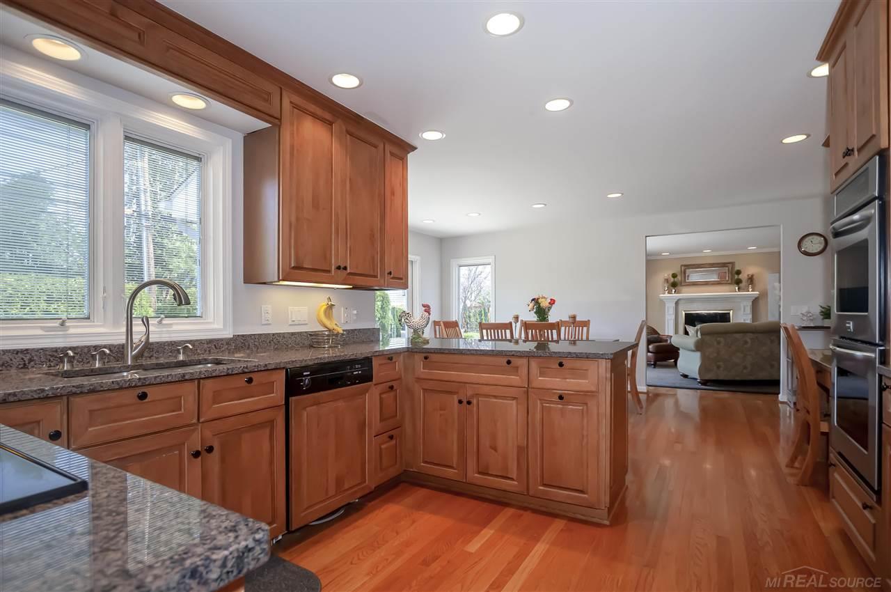 692 Canterbury Road Grosse Pointe Woods, MI 48236 - Photo 13 of 65