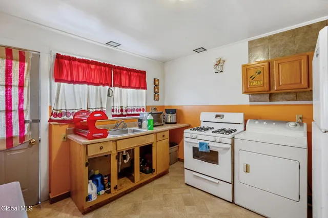 $275,000 | 64 Grove Street, Cairo, NY 12413