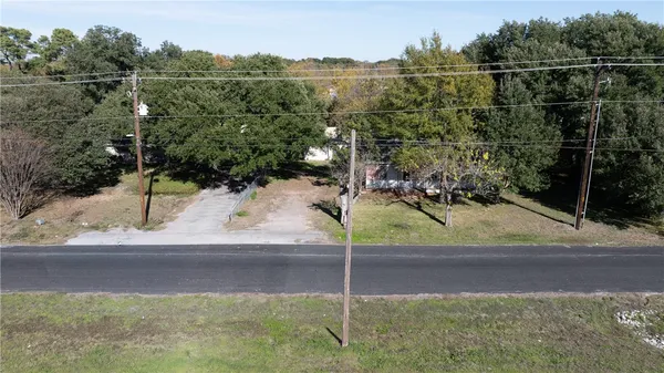 a view of a yard with mountain