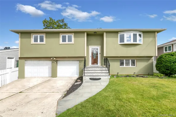 $690,000 | 584 Yale Street, Oceanside, NY 11572