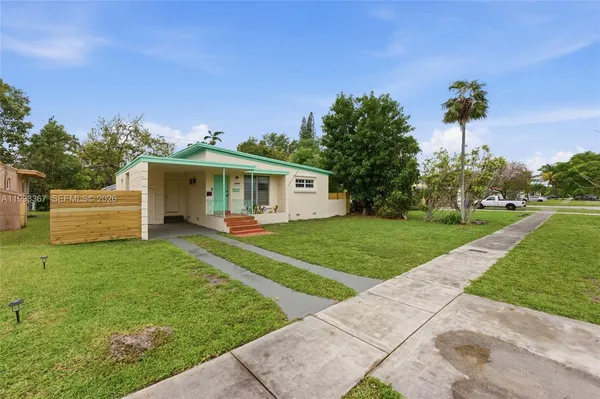 $2,600 | 1620 Northeast 160th Street, Unit 1620, North Miami Beach, FL 33162