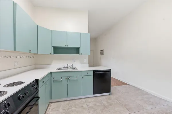$2,600 | 1620 Northeast 160th Street, Unit 1620, North Miami Beach, FL 33162
