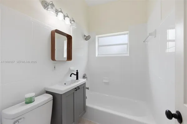 $2,600 | 1620 Northeast 160th Street, Unit 1620, North Miami Beach, FL 33162