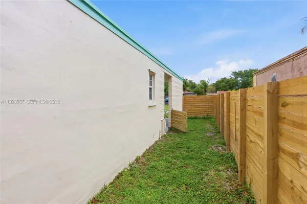 $2,600 | 1620 Northeast 160th Street, Unit 1620, North Miami Beach, FL 33162