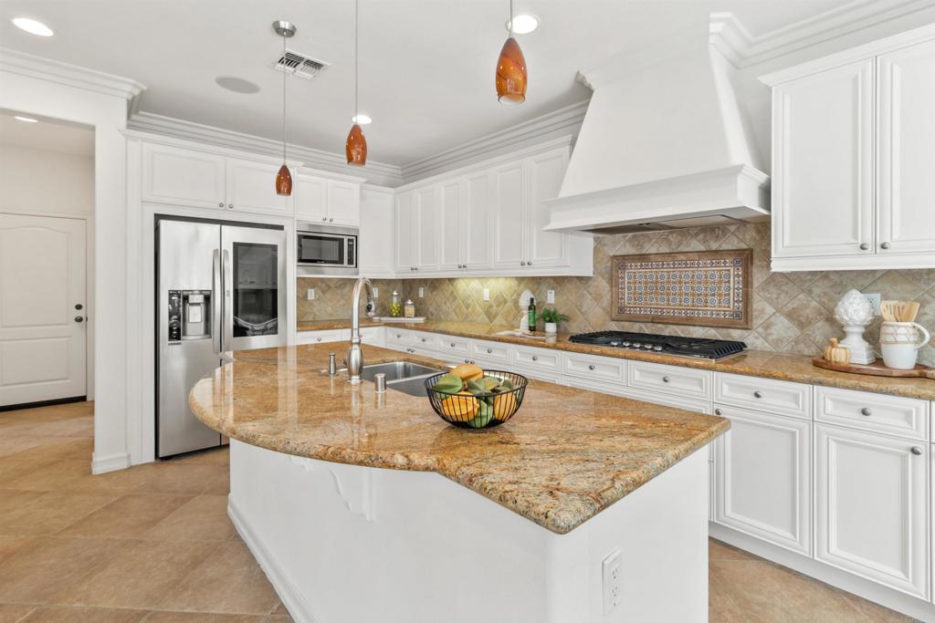 7336 Circulo Papayo Carlsbad, CA 92009 - Photo 11 of 38