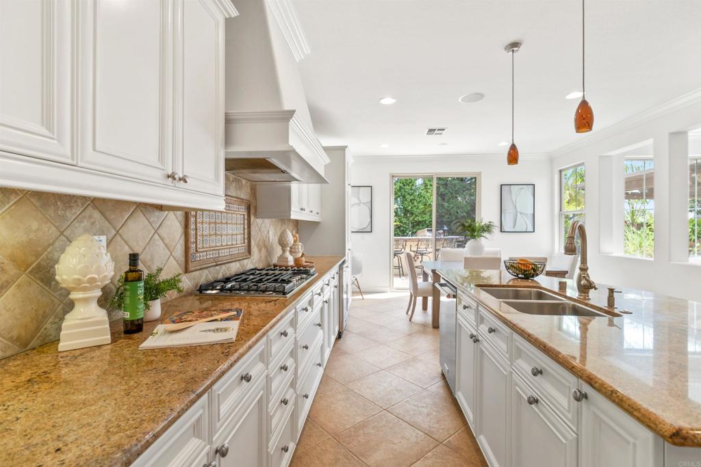 7336 Circulo Papayo Carlsbad, CA 92009 - Photo 12 of 38