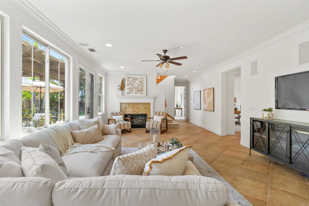 7336 Circulo Papayo Carlsbad, CA 92009 - Photo 4 of 38