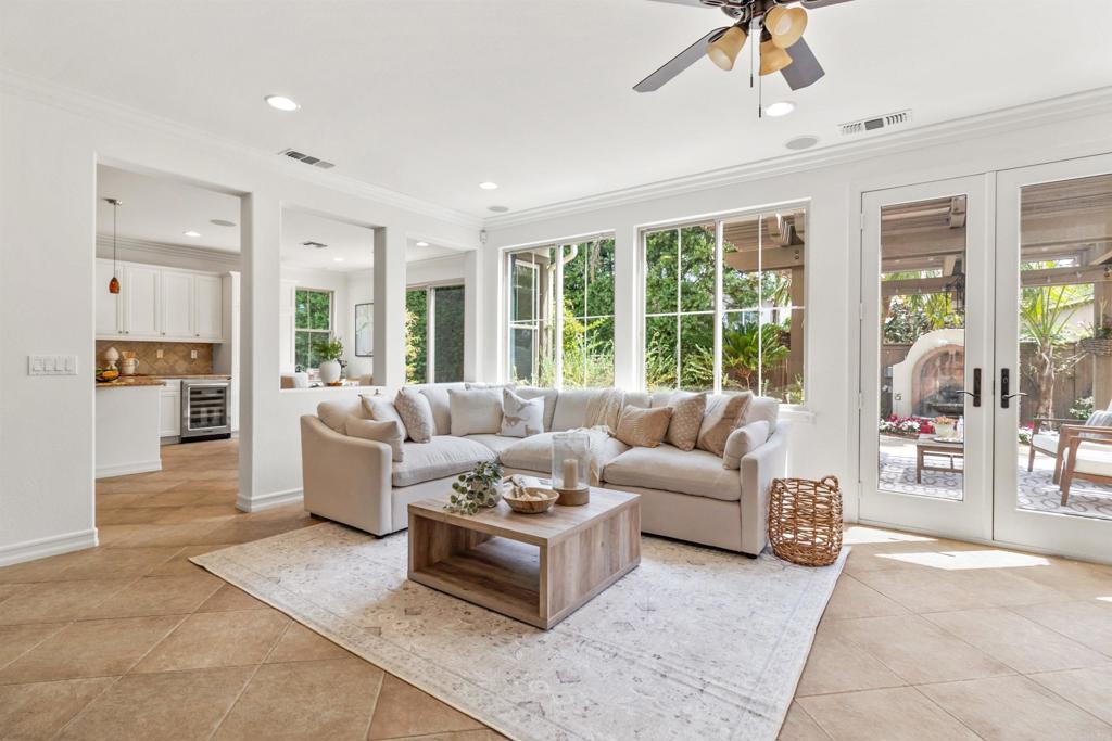 7336 Circulo Papayo Carlsbad, CA 92009 - Photo 7 of 38