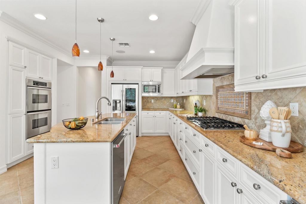 7336 Circulo Papayo Carlsbad, CA 92009 - Photo 8 of 38