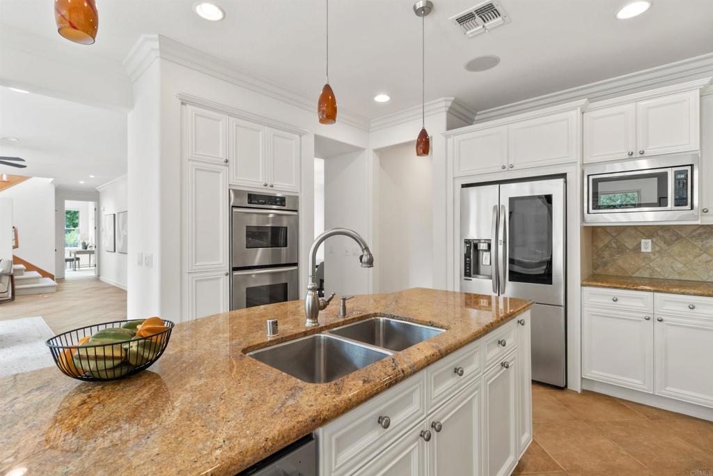 7336 Circulo Papayo Carlsbad, CA 92009 - Photo 10 of 38