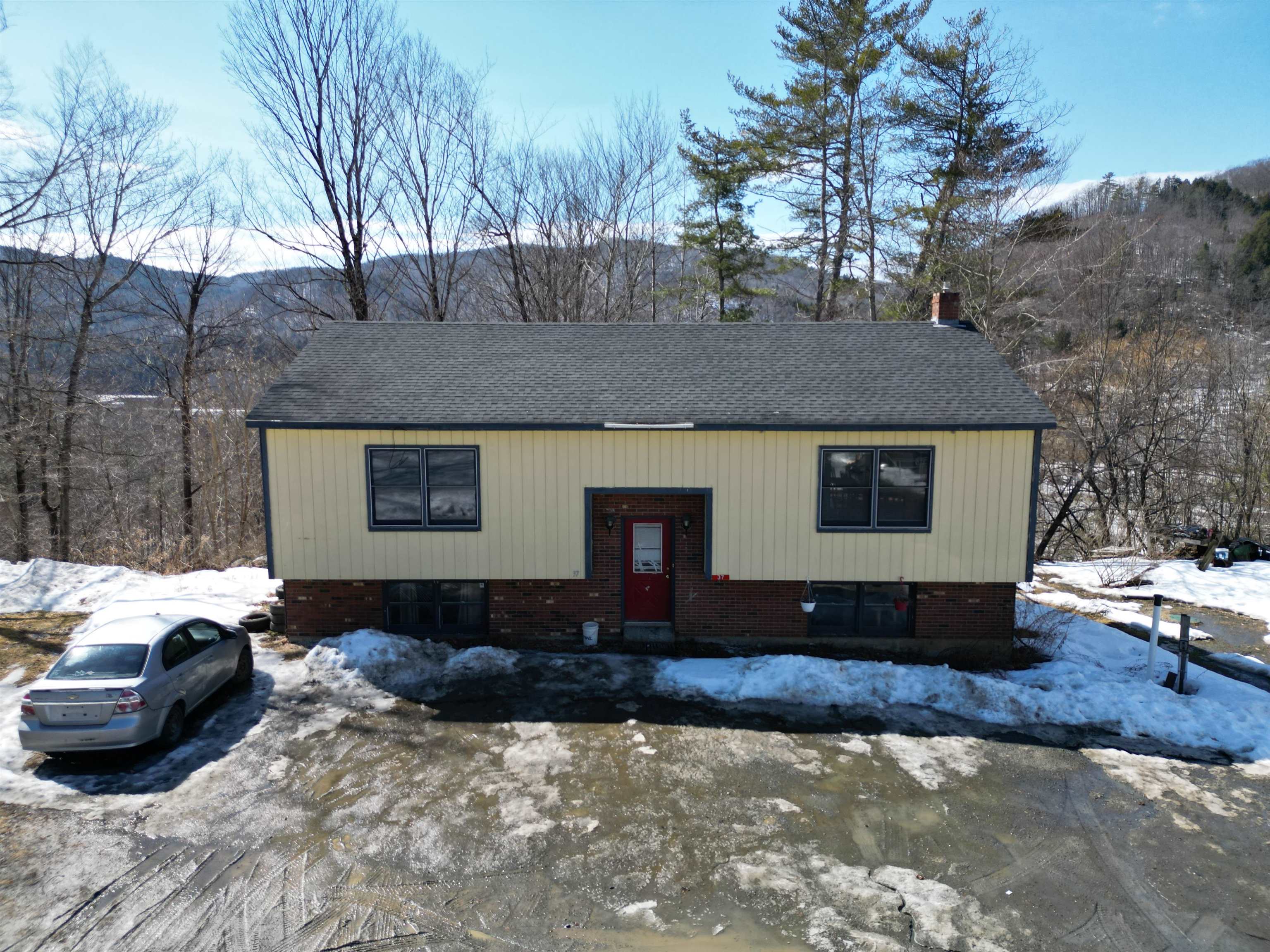 37 Dee Haven Sharon, VT 05065 - Photo 2 of 24
