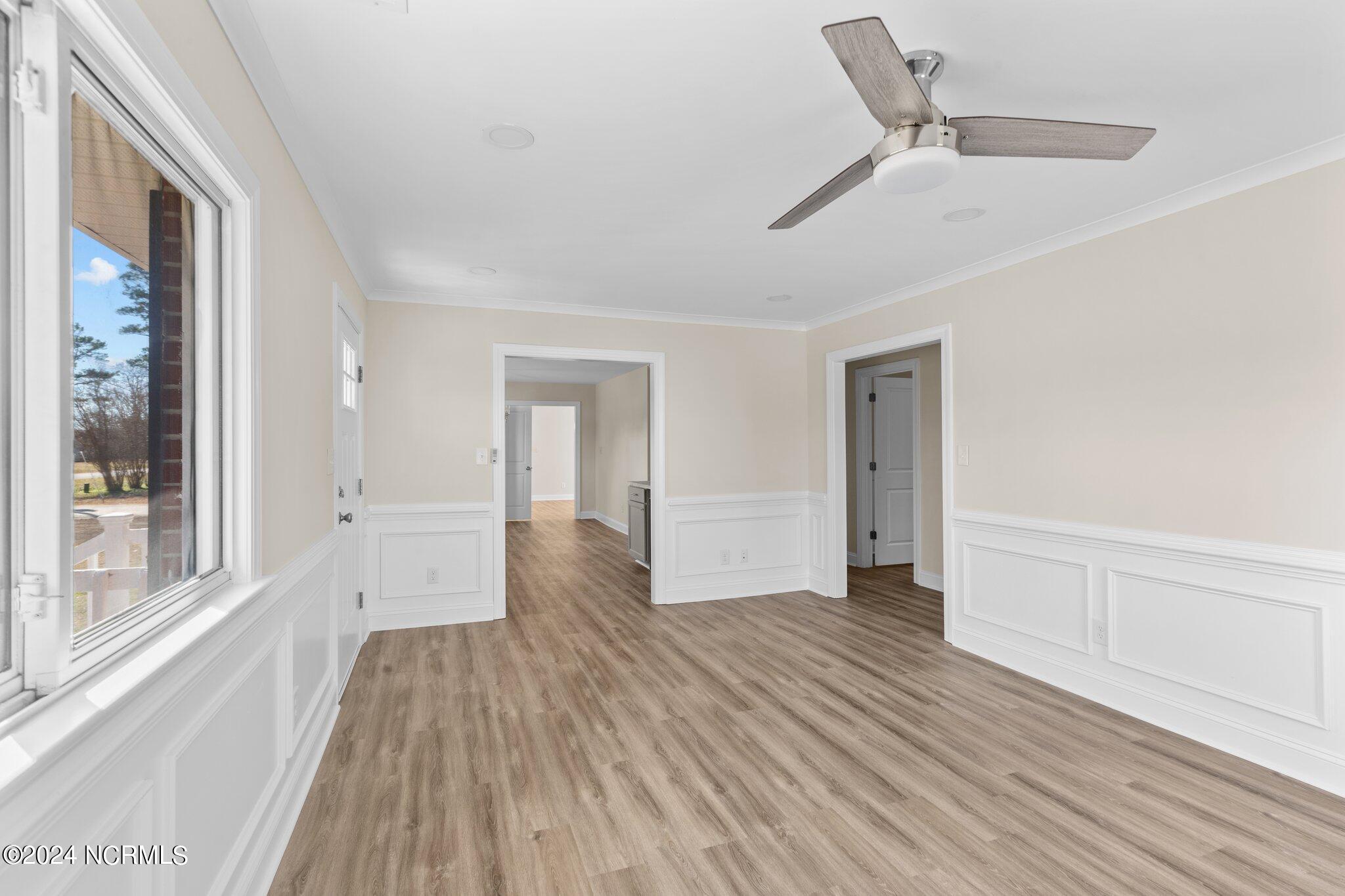 202 North 1st Avenue New Bern, NC 28560 - Photo 11 of 27 Living Room
