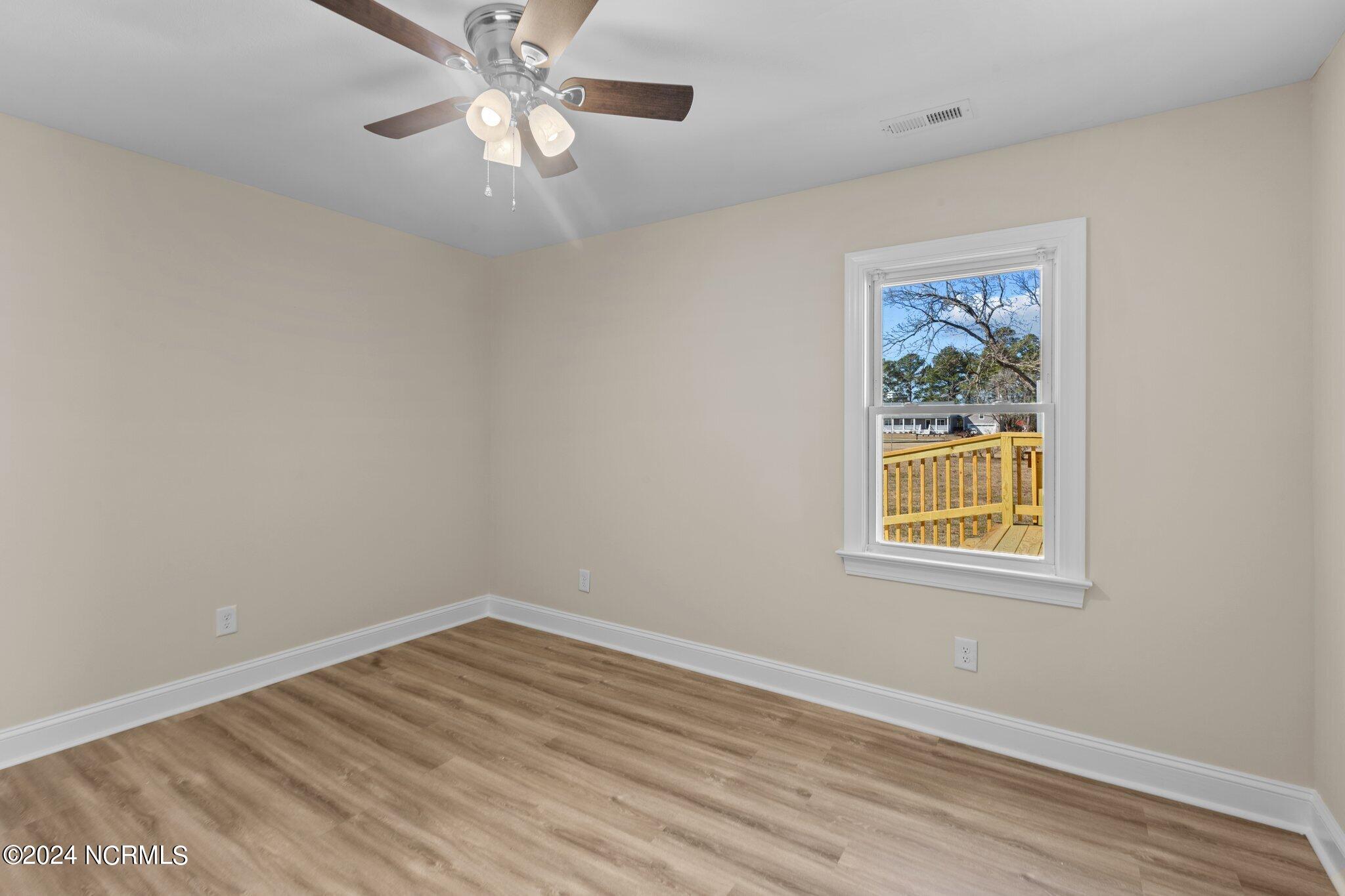 202 North 1st Avenue New Bern, NC 28560 - Photo 18 of 27 Guest Room 1