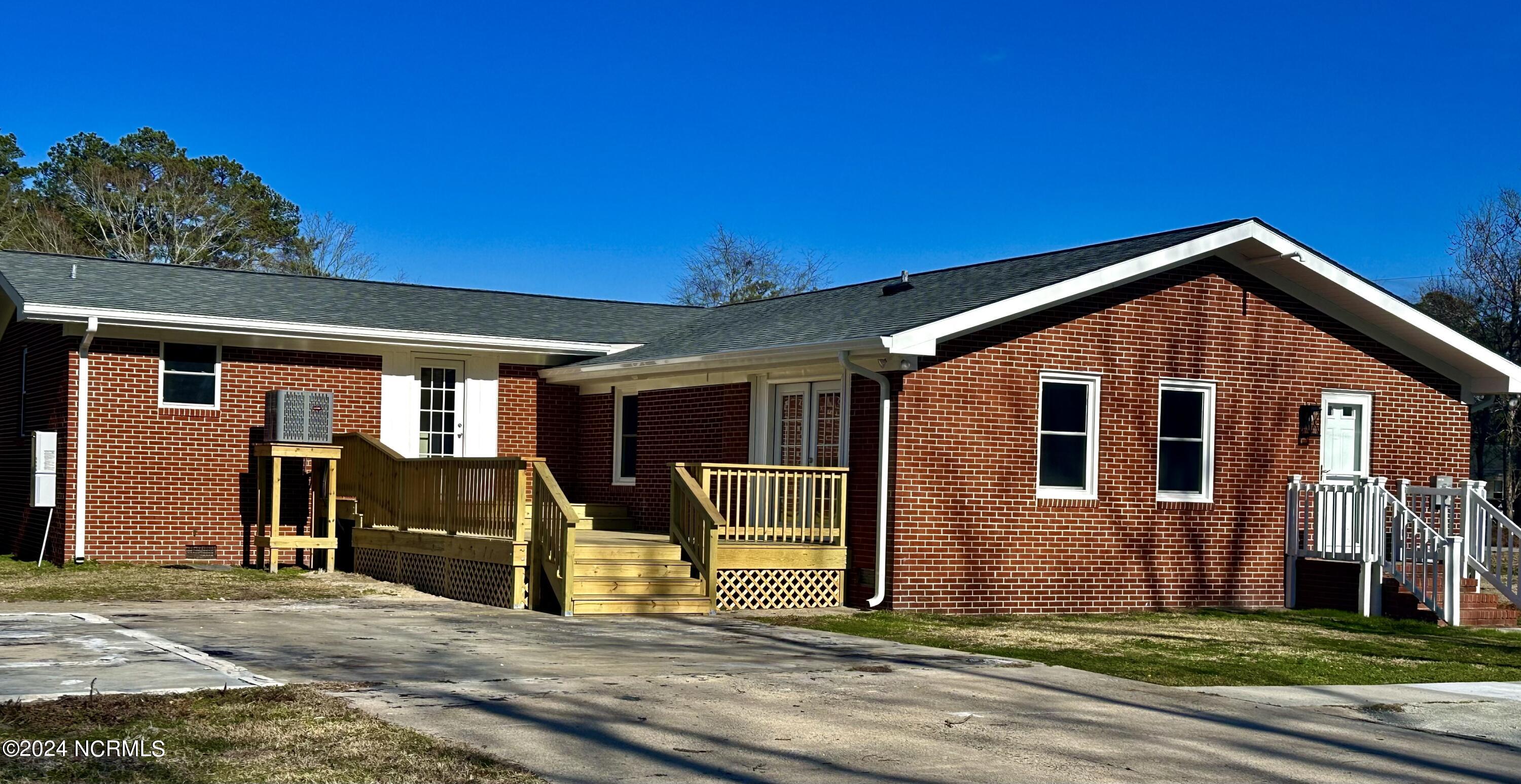 202 North 1st Avenue New Bern, NC 28560 - Photo 2 of 27 Exterior