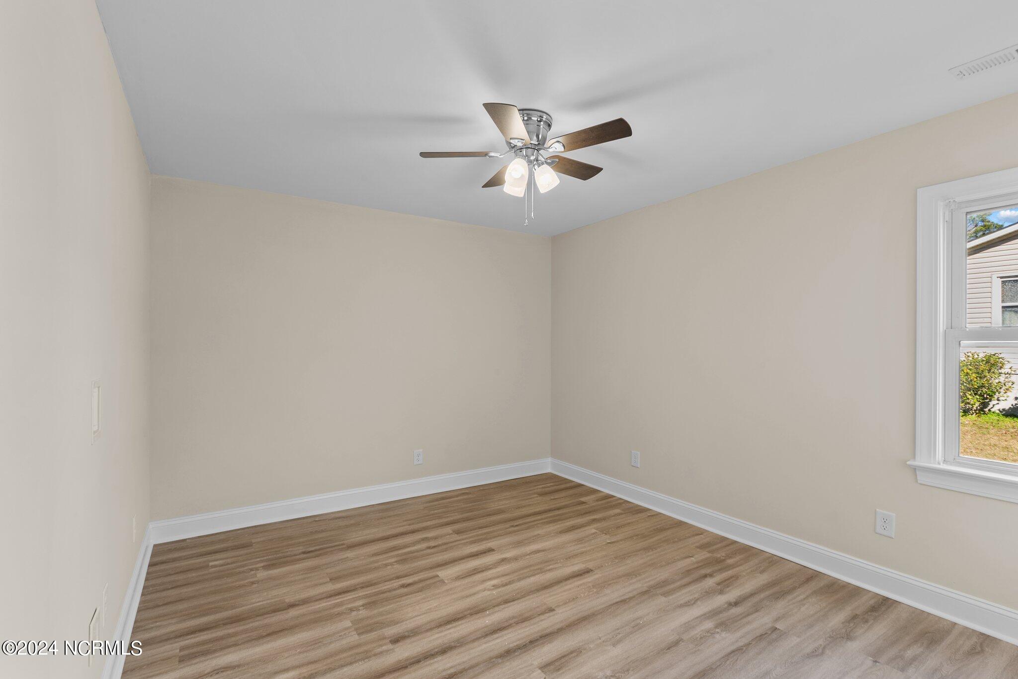 202 North 1st Avenue New Bern, NC 28560 - Photo 21 of 27 Guest Room 2