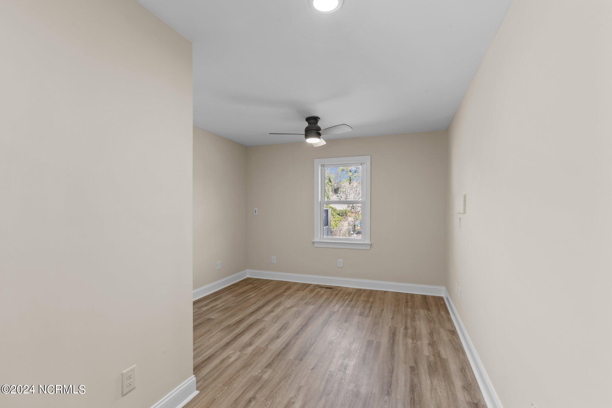 202 North 1st Avenue New Bern, NC 28560 - Photo 23 of 27 Guest Room 3