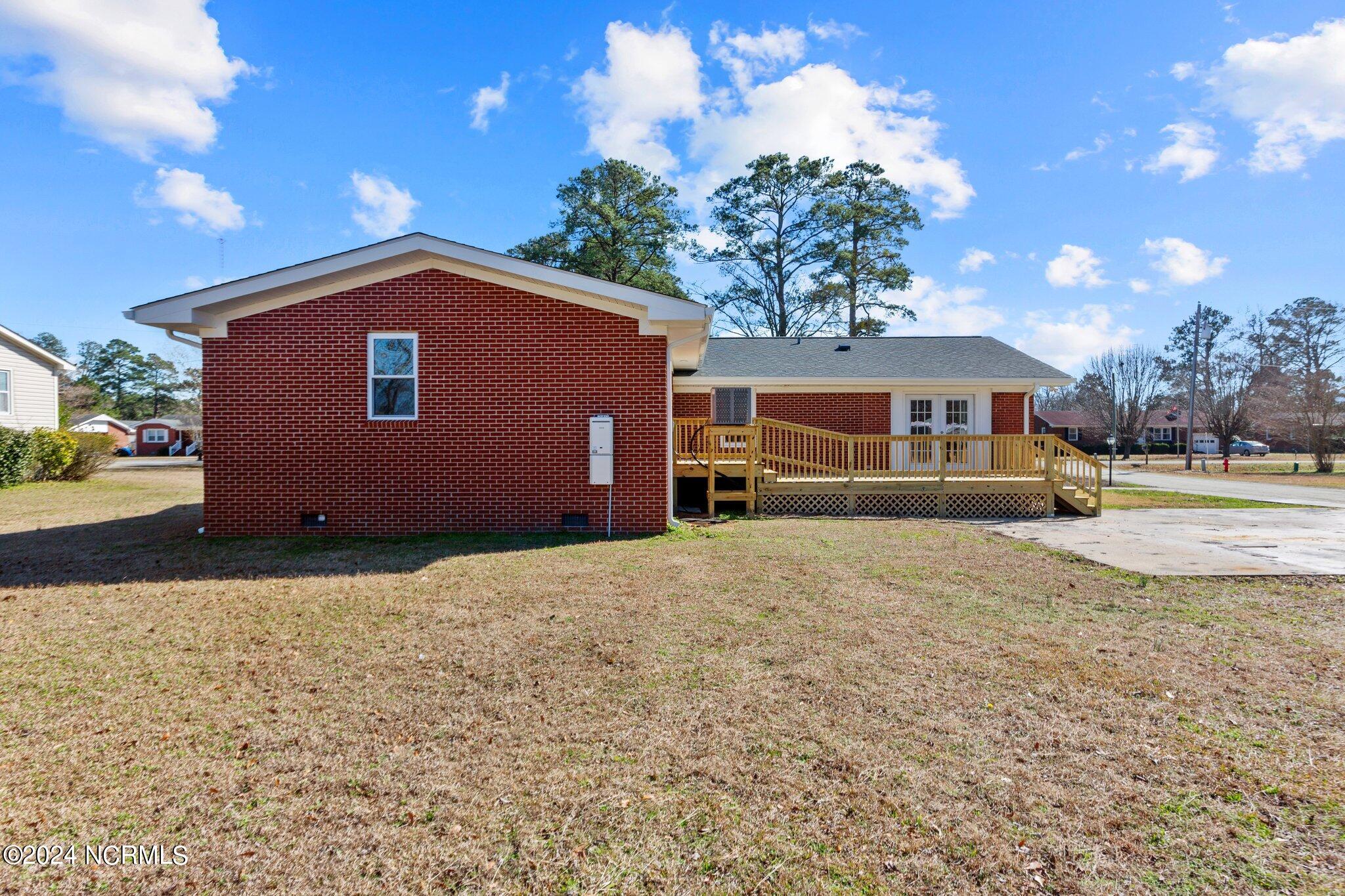 202 North 1st Avenue New Bern, NC 28560 - Photo 25 of 27 Back Exterior