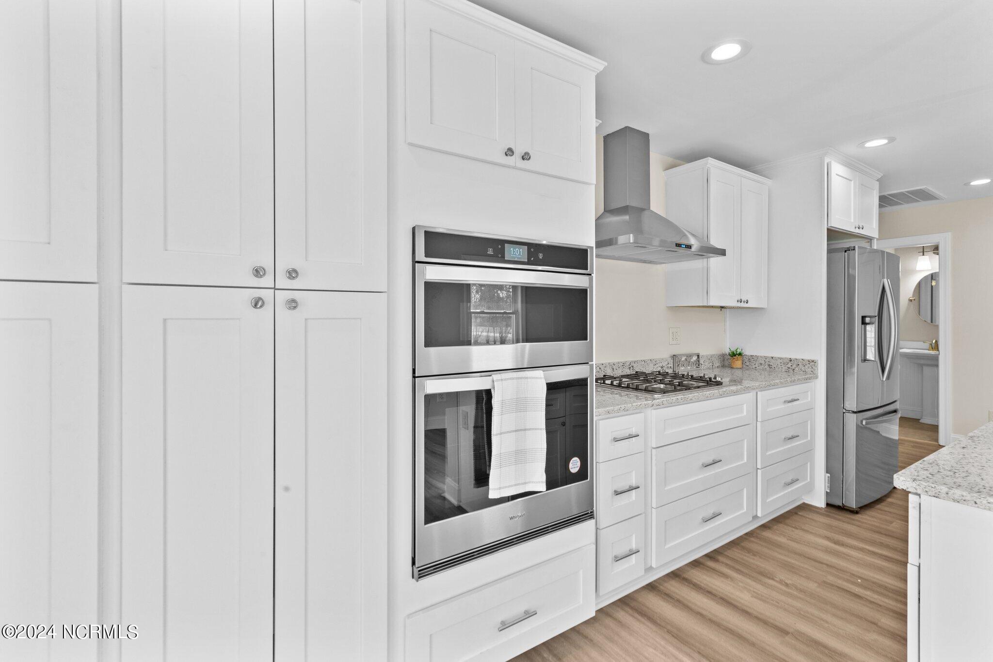 202 North 1st Avenue New Bern, NC 28560 - Photo 4 of 27 Kitchen