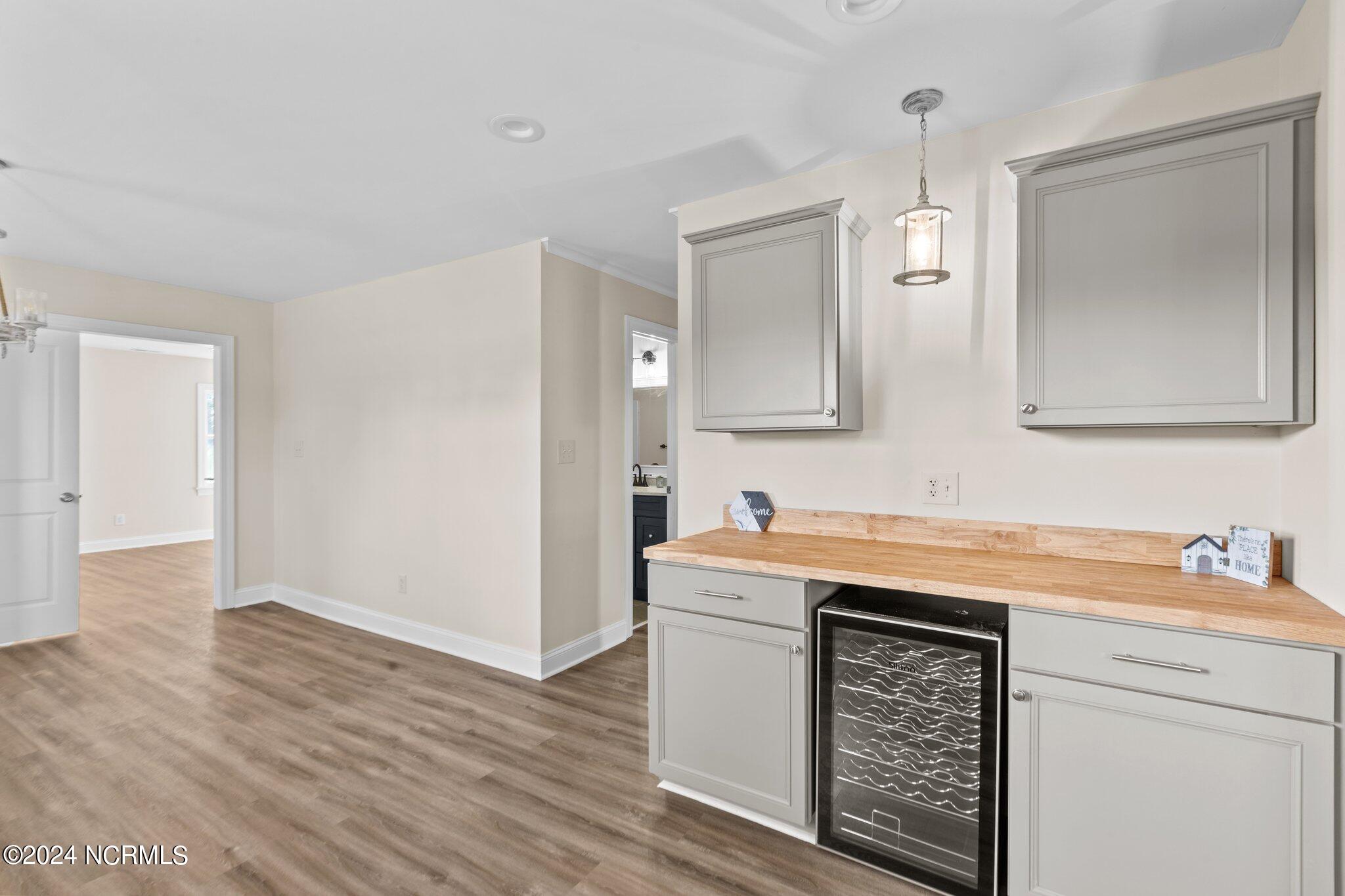 202 North 1st Avenue New Bern, NC 28560 - Photo 9 of 27 Formal Dining Room and Wet Bar