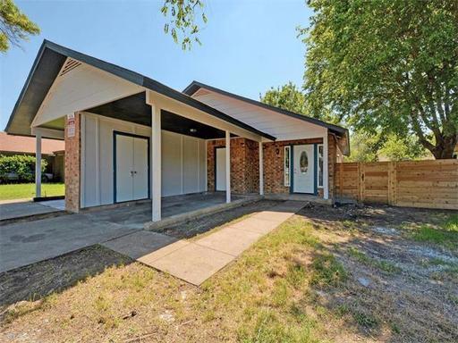 5009 Copperbend Boulevard, Unit B Austin, TX 78744 - Photo 1 of 6