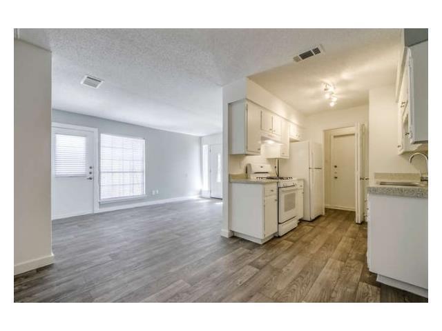 5009 Copperbend Boulevard, Unit B Austin, TX 78744 - Photo 2 of 6