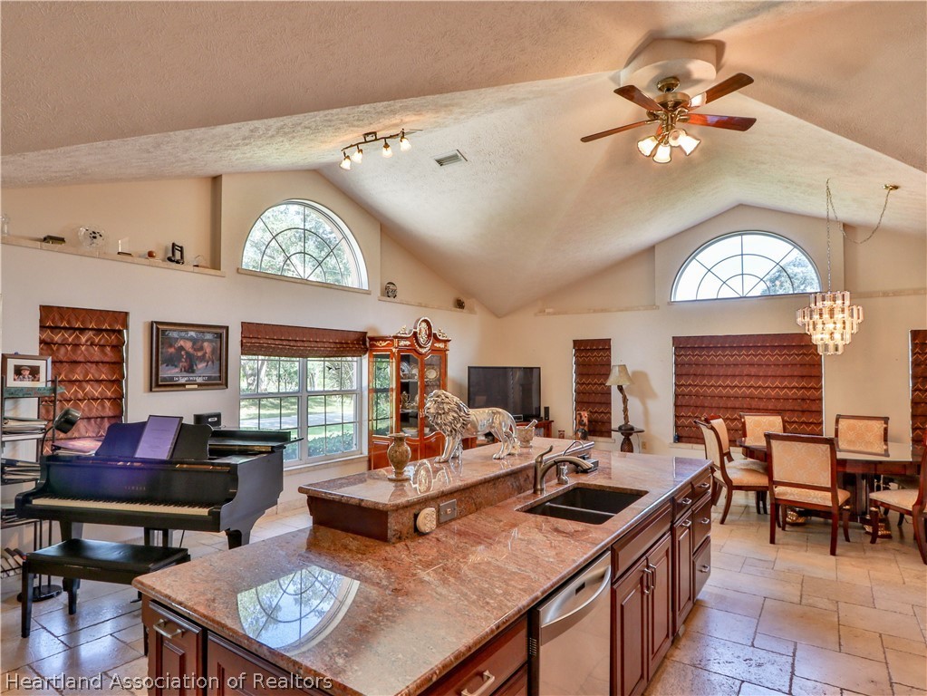 2725 West Charing Road Avon Park, FL 33825 - Photo 4 of 27 Gallery Image 4