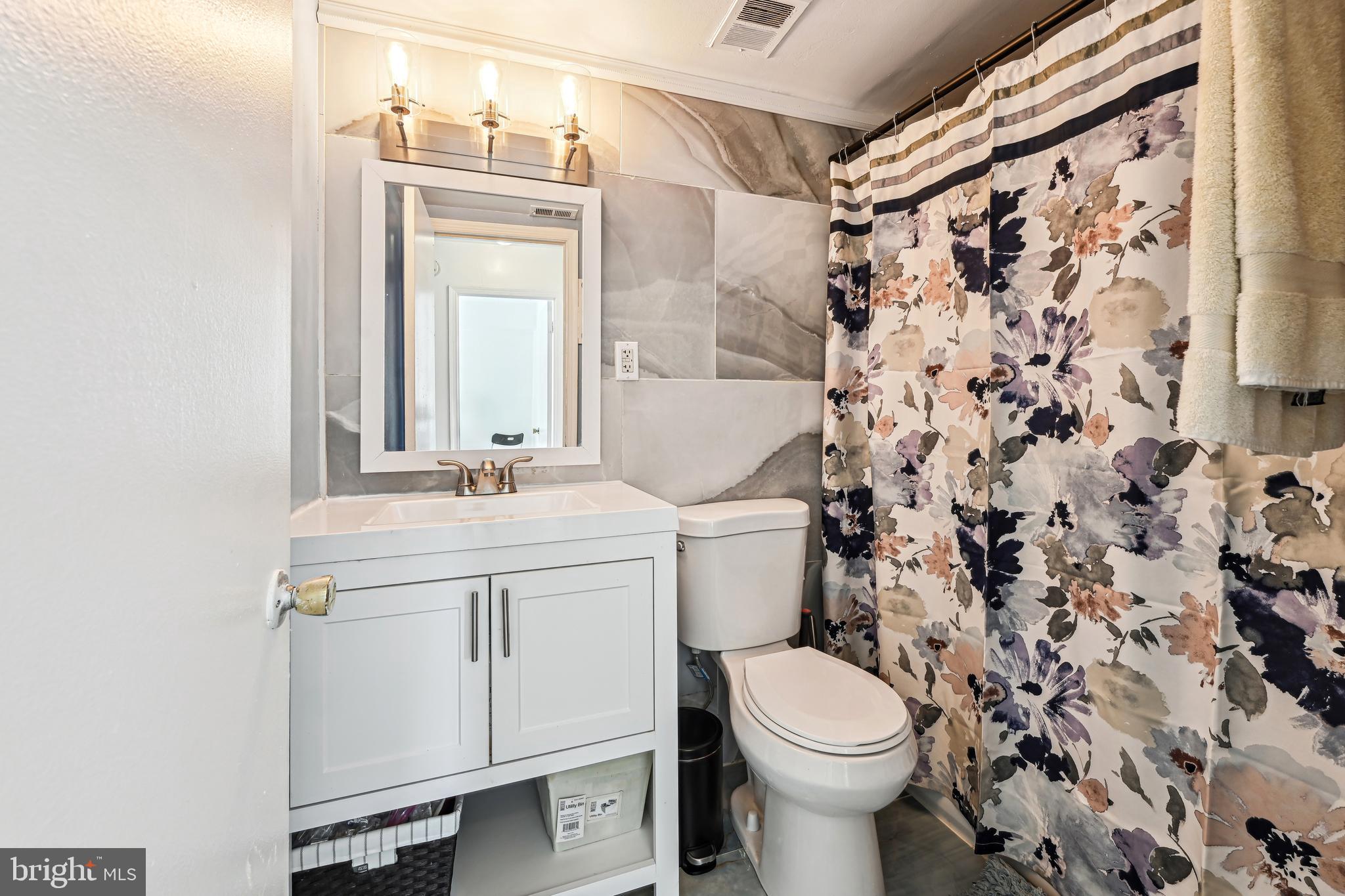 7507 Riverdale Road, Unit 2058 New Carrollton, MD 20784 - Photo 16 of 17 Bathroom
