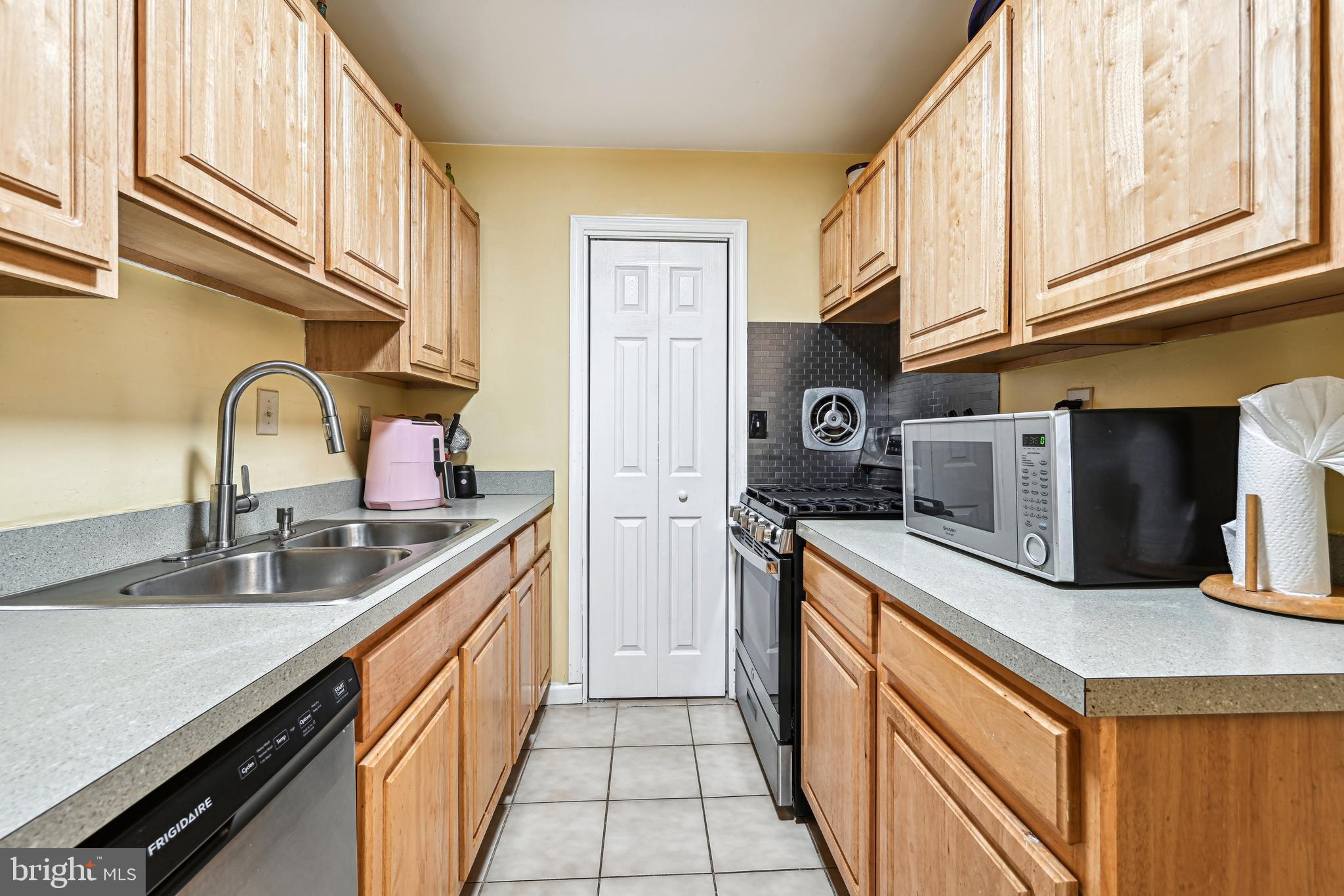 7507 Riverdale Road, Unit 2058 New Carrollton, MD 20784 - Photo 7 of 17 Kitchen
