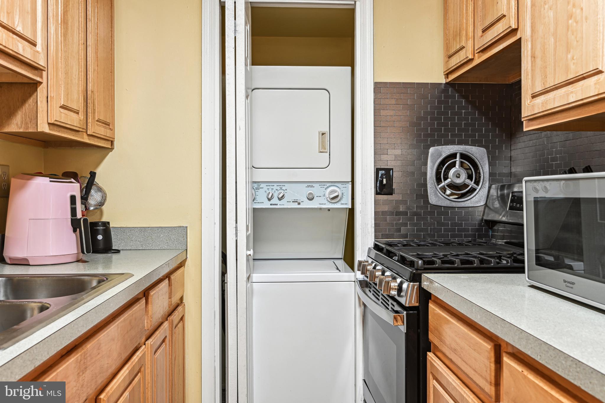 7507 Riverdale Road, Unit 2058 New Carrollton, MD 20784 - Photo 8 of 17 Washer/ Dryer