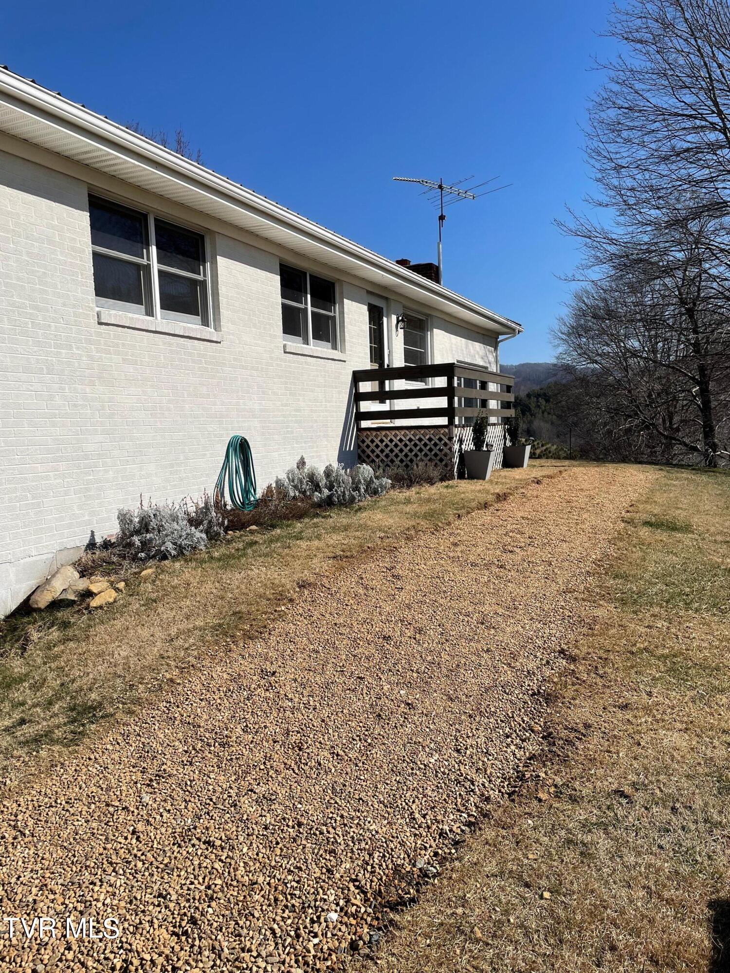 1234 Bulldog Road Trade, TN 37691 - Photo 8 of 47 primary walkway
