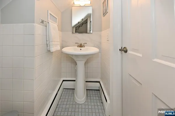 $1,950 | 159 Livingston Street, Northvale, NJ 07647