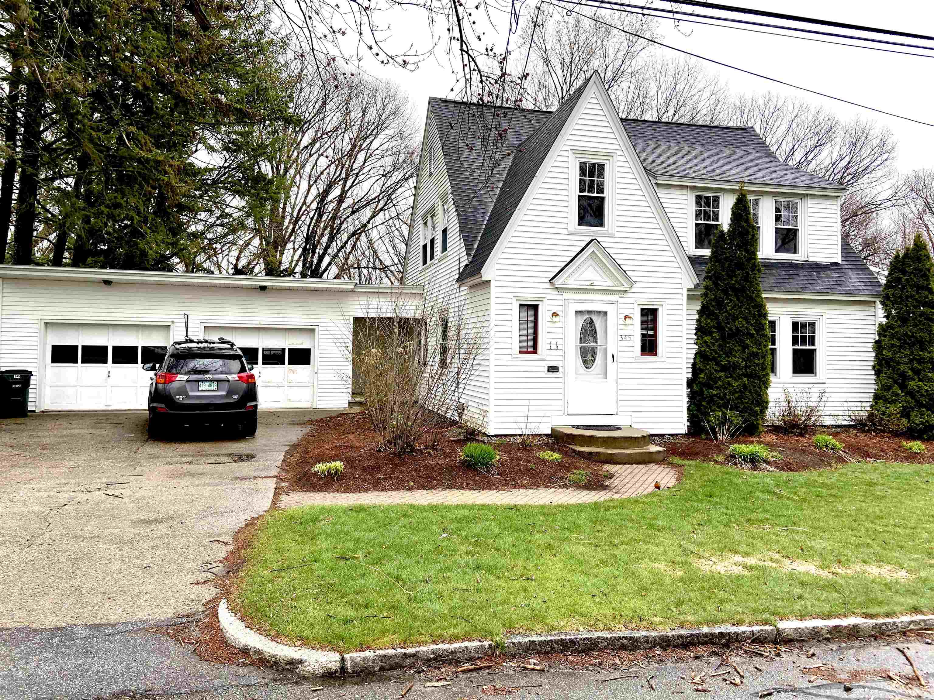 345 Coolidge Avenue Manchester, NH 03102 - Photo 1 of 15