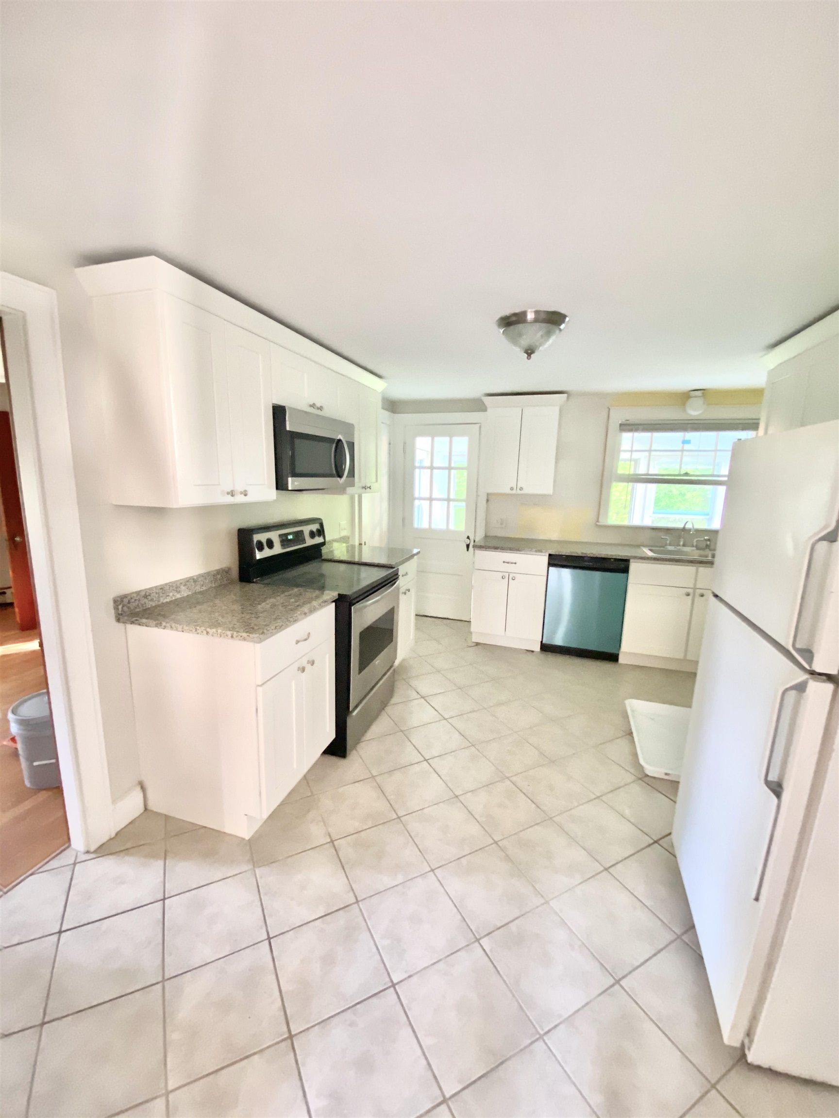 345 Coolidge Avenue Manchester, NH 03102 - Photo 2 of 15