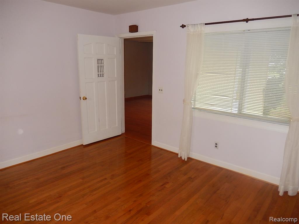 10790 Stark Road Livonia, MI 48150 - Photo 9 of 25