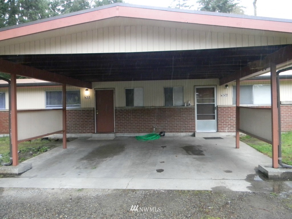 513 Roe Street Steilacoom, WA 98388 - Photo 4 of 14 a backyard of a house