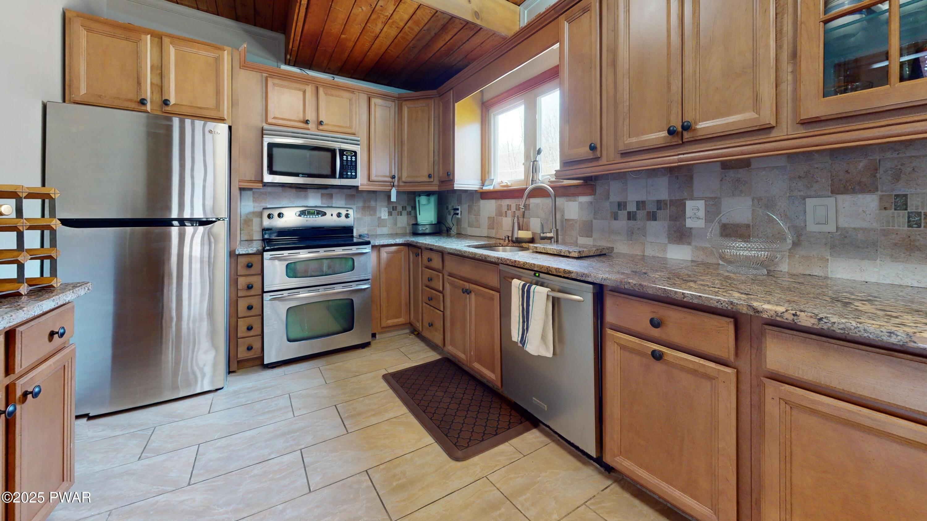 677 West Chipmunk Road Bushkill, PA 18324 - Photo 18 of 53