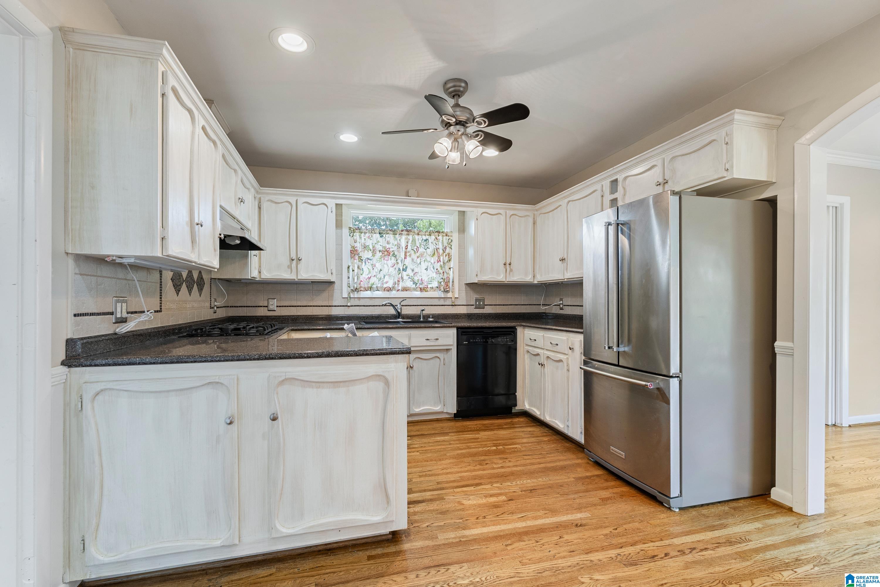1833 Cedarwood Road Birmingham, AL 35216 - Photo 12 of 31