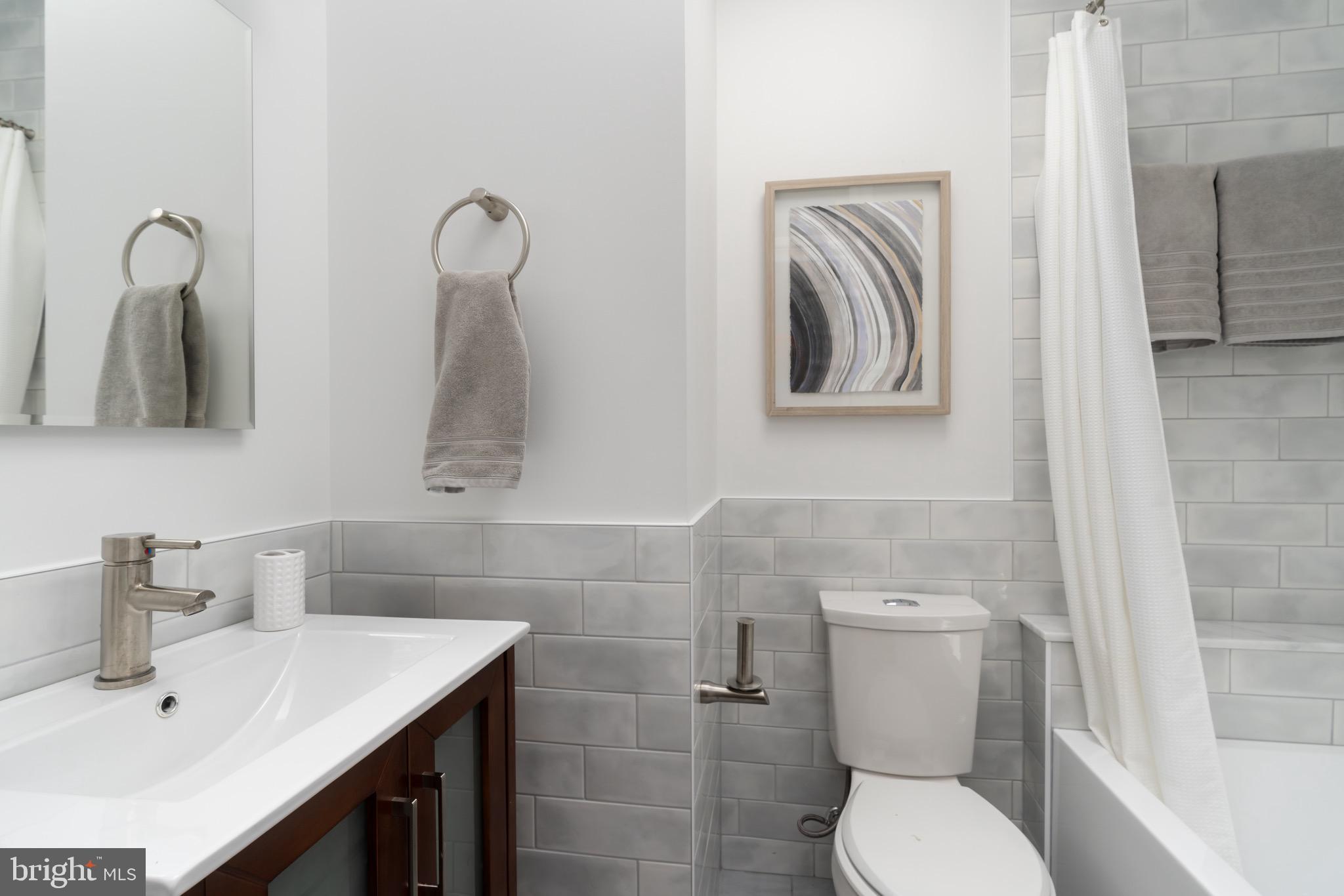 2026 Klingle Road Northwest Washington, DC 20010 - Photo 29 of 52 Full bathroom