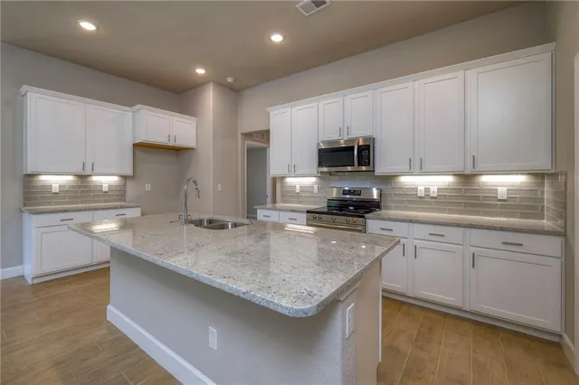 $439,725 | 25481 West 84th Street, Lenexa, KS 66227