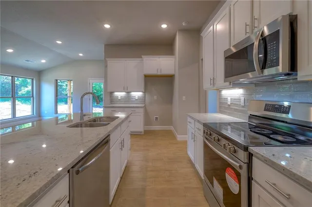 $439,725 | 25481 West 84th Street, Lenexa, KS 66227