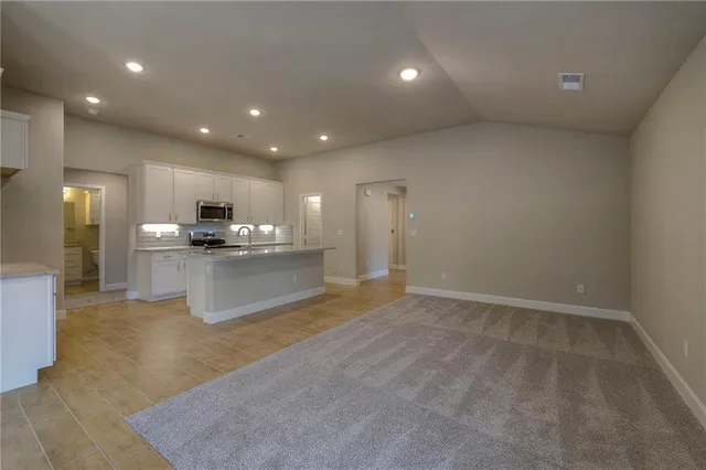 $439,725 | 25481 West 84th Street, Lenexa, KS 66227