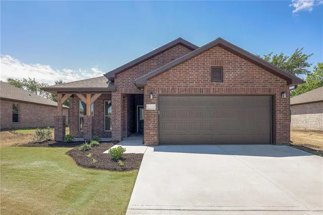 $439,725 | 25481 West 84th Street, Lenexa, KS 66227