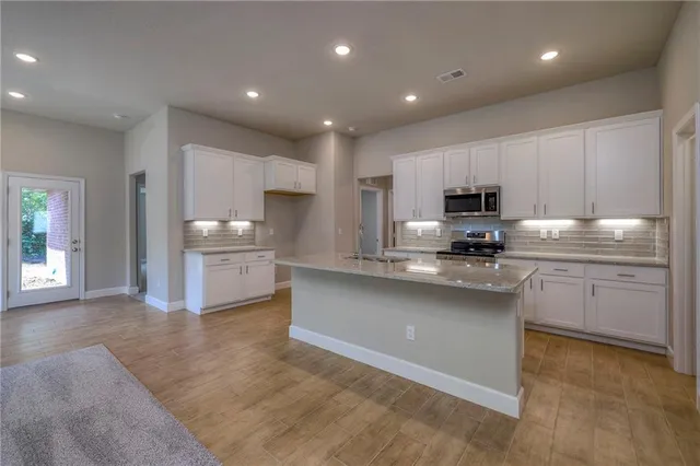 $439,725 | 25481 West 84th Street, Lenexa, KS 66227