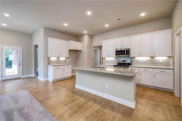 $439,725 | 25481 West 84th Street, Lenexa, KS 66227