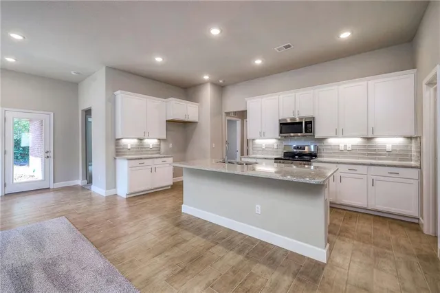 $439,725 | 25481 West 84th Street, Lenexa, KS 66227