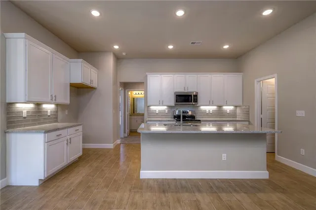 $439,725 | 25481 West 84th Street, Lenexa, KS 66227