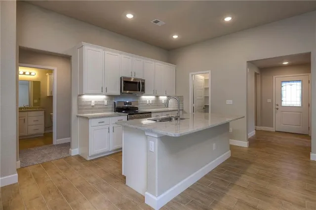 $439,725 | 25481 West 84th Street, Lenexa, KS 66227