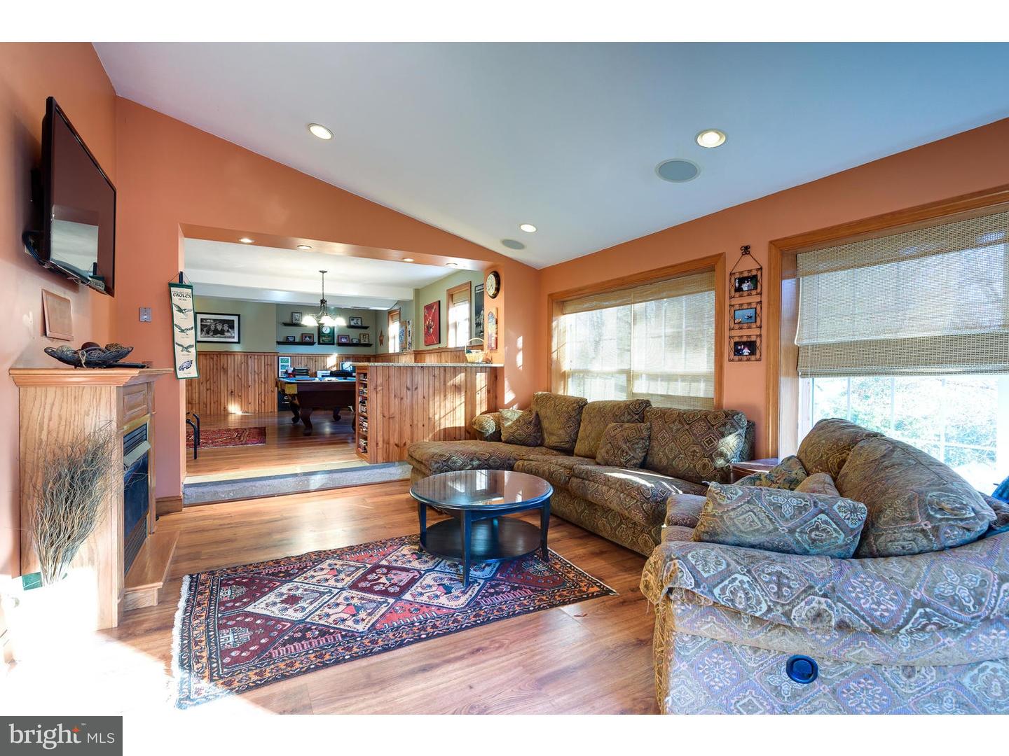 2754 South Kent Road Broomall, PA 19008 - Photo 17 of 24 Family Room