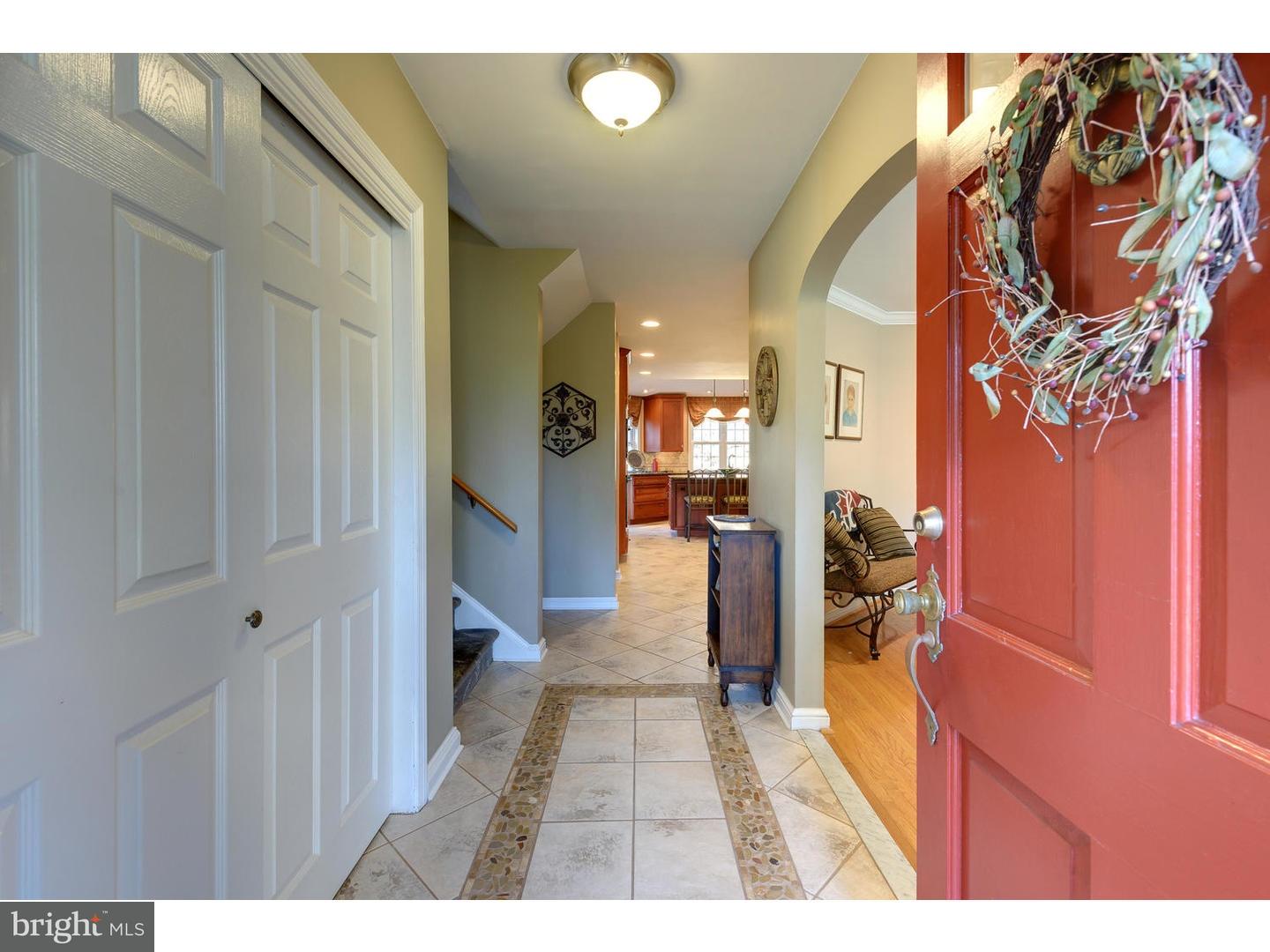 2754 South Kent Road Broomall, PA 19008 - Photo 4 of 24 Foyer