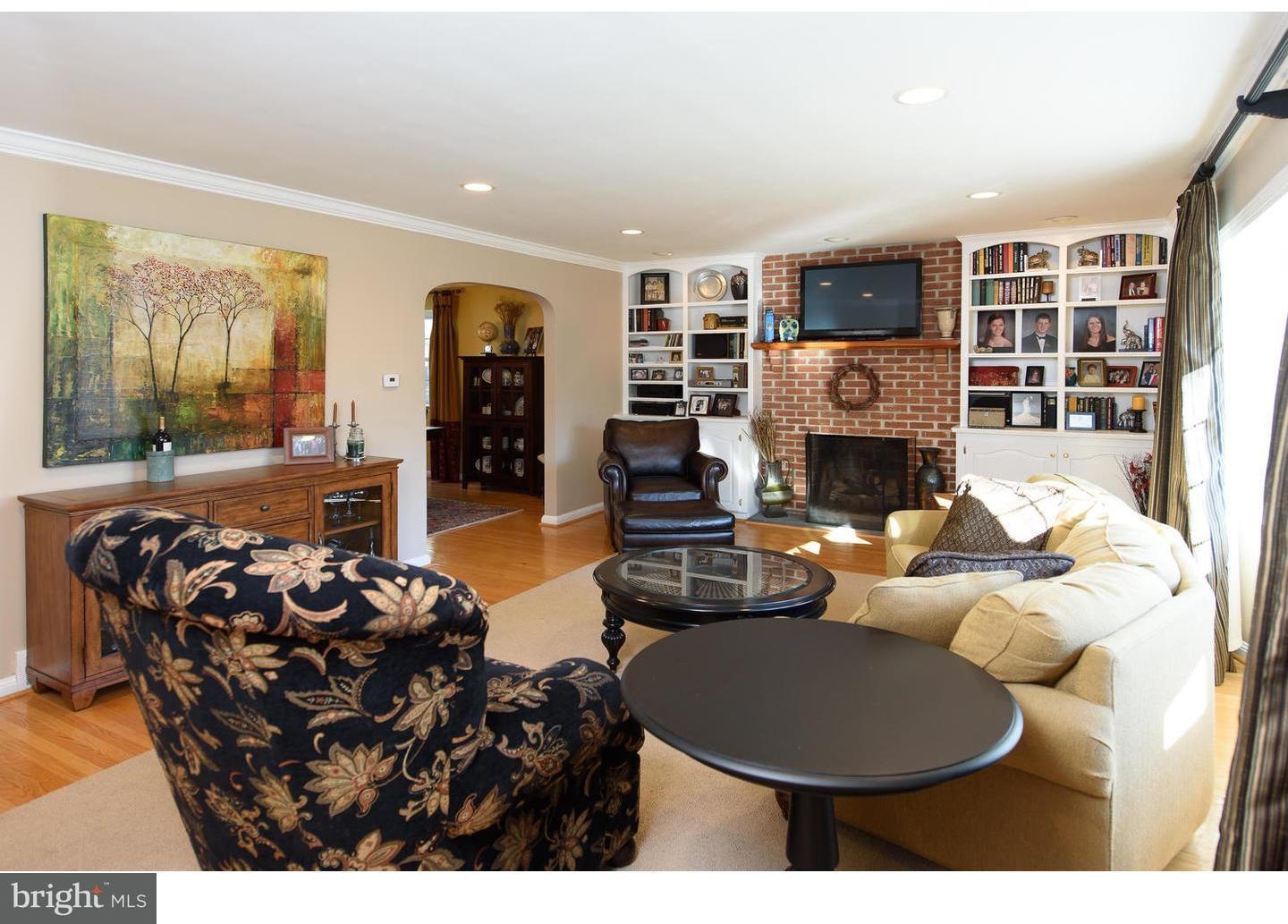 2754 South Kent Road Broomall, PA 19008 - Photo 5 of 24 Living Room